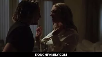 Riproduci A caccia della mia matrigna squalo mentre è sola in casa, kayley gunner, tyler nixon