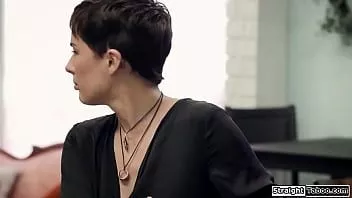 Abspielen Ebony Babe hat 1. Mal mit Lesbenmädchen
