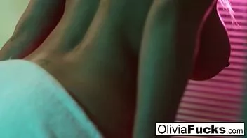 Redare Super sexy olivia austin tachinează sub duș