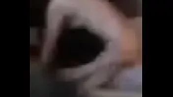 Afspelen Meisje neukt haar twee klasgenoten op ameporn