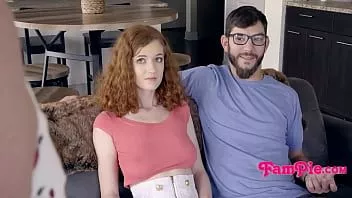 Reproducir Hermanos aparentemente normales lo hacen a puerta cerrada
