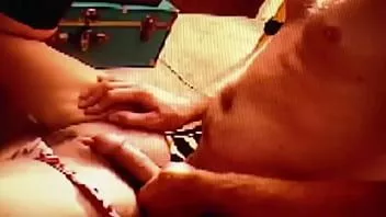 Abspielen Er füllte meine hübschen rosa Löcher mit eiskalter Milch