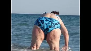 Riproduci Beach candid (BBW pawg matura e nonne)