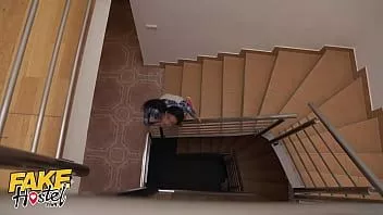 Oynat Sahte pansiyon oyunu saklambaç sert sert bir üçlüye dönüşüyor