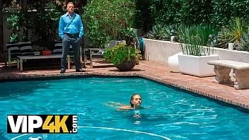 Riproduci Papà4k. la ragazza è pronta per qualche atto piacevole con il patrigno del fidanzato