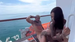 Afspelen Sensuele Latijnse babysitter heeft gepassioneerde seks op cruise