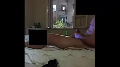 play 噩梦：疯狂的邻居辣妹在开放的酒店窗户上露出自慰