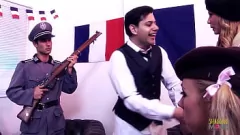 play Busty Milf ve onun azgın arkadaşları yüz bakımı ile unutulmaz dp oturumu