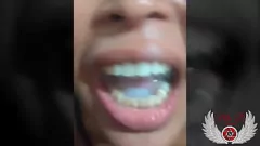 play Vídeo amador de boquete: hot swallows cum com um final feliz