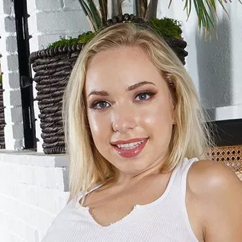 अभिनेता Amy Summers
