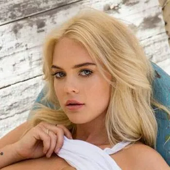 अभिनेता Rachel Harris