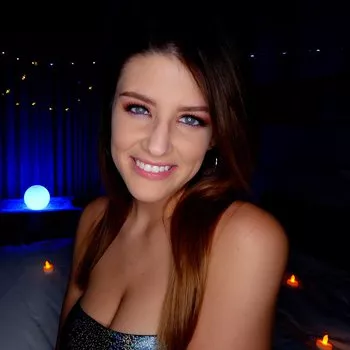 अभिनेता Michele James