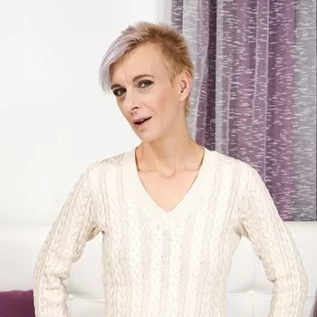 Pornstar Belinda Bee